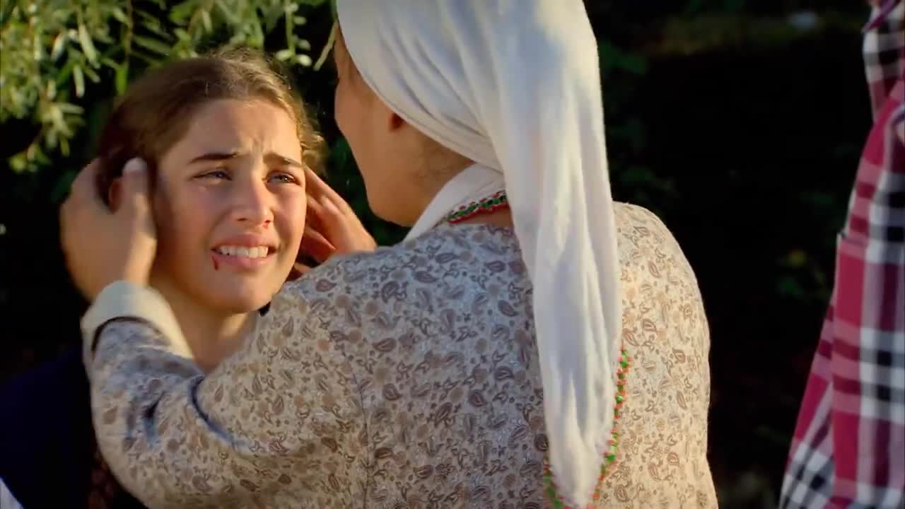 Кадры из сериала Маленькая невеста 3 серия 1 сезон (2013)